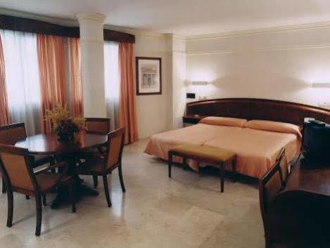 San Antonio Hotel 4*